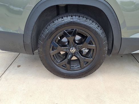 Used 2025 Volkswagen Atlas Peak Edition SE image 26