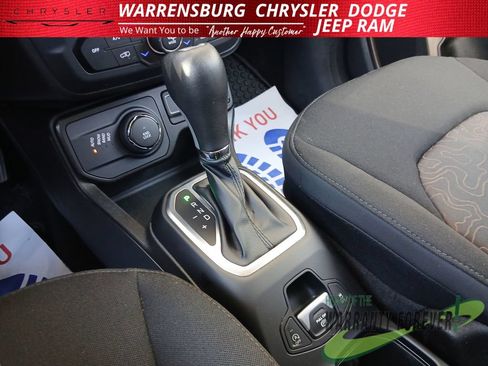 Used 2023 Jeep Renegade Latitude AWD/4WD image 25