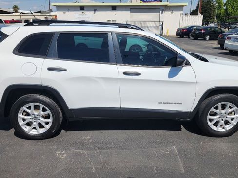 Used 2016 Jeep Cherokee Sport AWD/4WD image 7