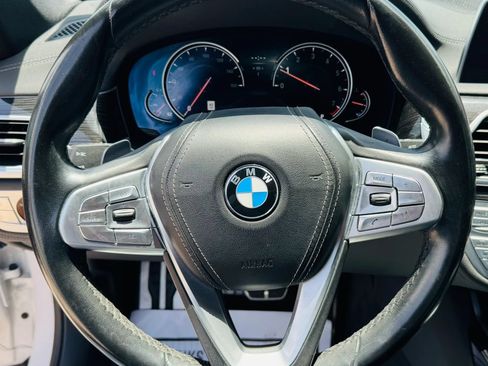 Used 2019 BMW 740i w/ M Sport Package RWD image 11