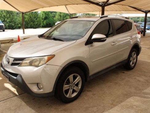 Used 2015 Toyota RAV4 XLE image 3