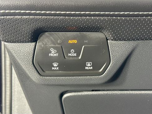 Used 2024 Volkswagen Atlas SE FWD image 13