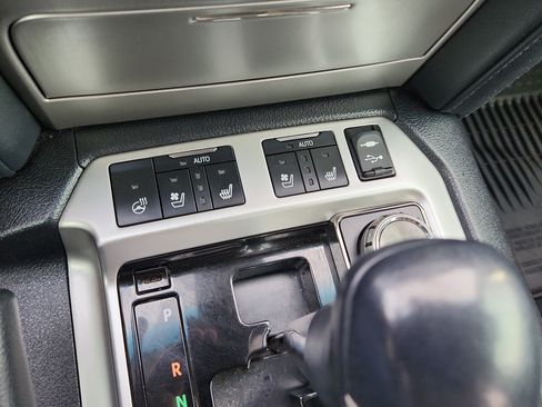 Certified 2019 Toyota Land Cruiser image 28