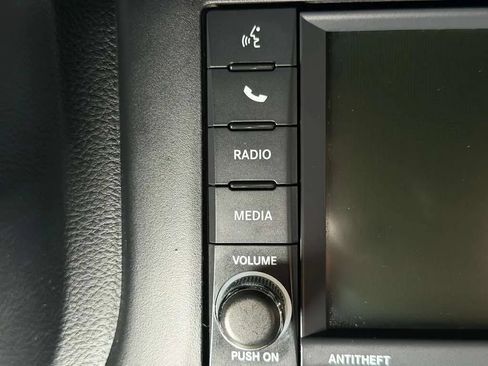 Used 2018 Jeep Wrangler Unlimited Rubicon w/ Connectivity Group AWD/4WD image 33