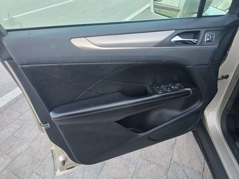 Used 2017 Lincoln MKC Premiere FWD image 9