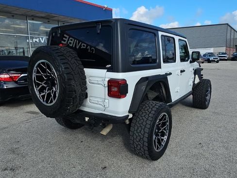 Used 2018 Jeep Wrangler Unlimited Sahara AWD/4WD image 7