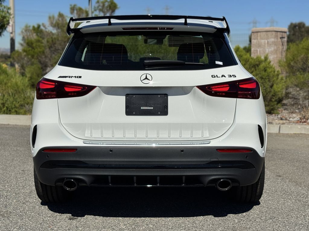 Used 2025 Mercedes-Benz GLA 35 AMG 4MATIC image 10