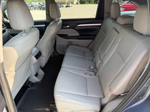 Used 2014 Toyota Highlander XLE AWD/4WD image 20