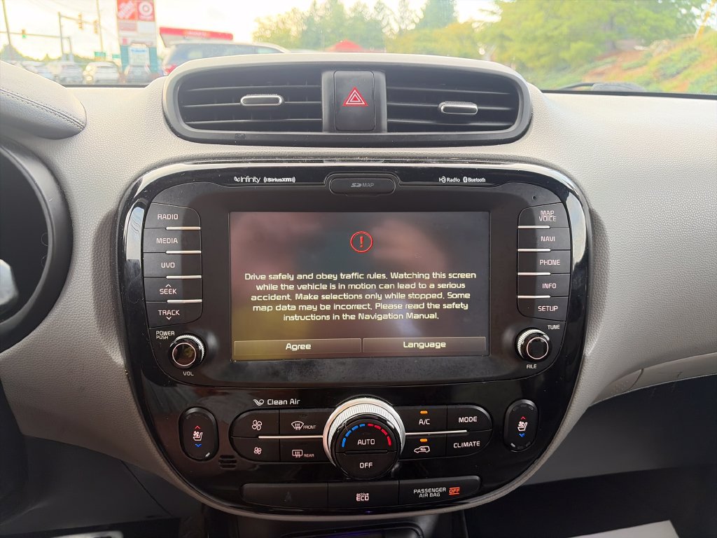 Used 2014 Kia Soul + w/ Primo Package FWD image 19