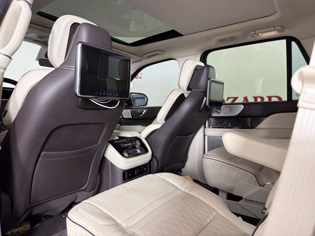 Used 2021 Lincoln Navigator Black Label w/ Special Edition Package AWD/4WD image 30