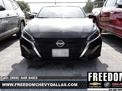 Used 2024 Nissan Altima 2.5 SV FWD image 3