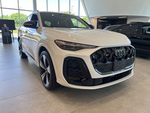 New 2026 Audi SQ5 Premium Plus image 2