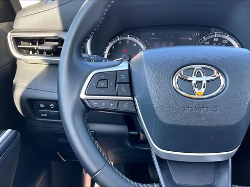 Used 2026 Toyota Highlander XLE AWD/4WD image 23