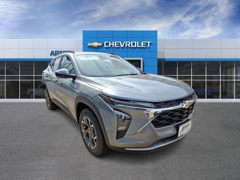 New 2026 Chevrolet Trax LT w/ Driver Confidence Package FWD image 4