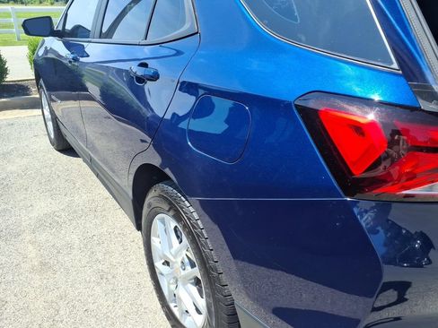 Used 2023 Chevrolet Equinox LS AWD/4WD image 15