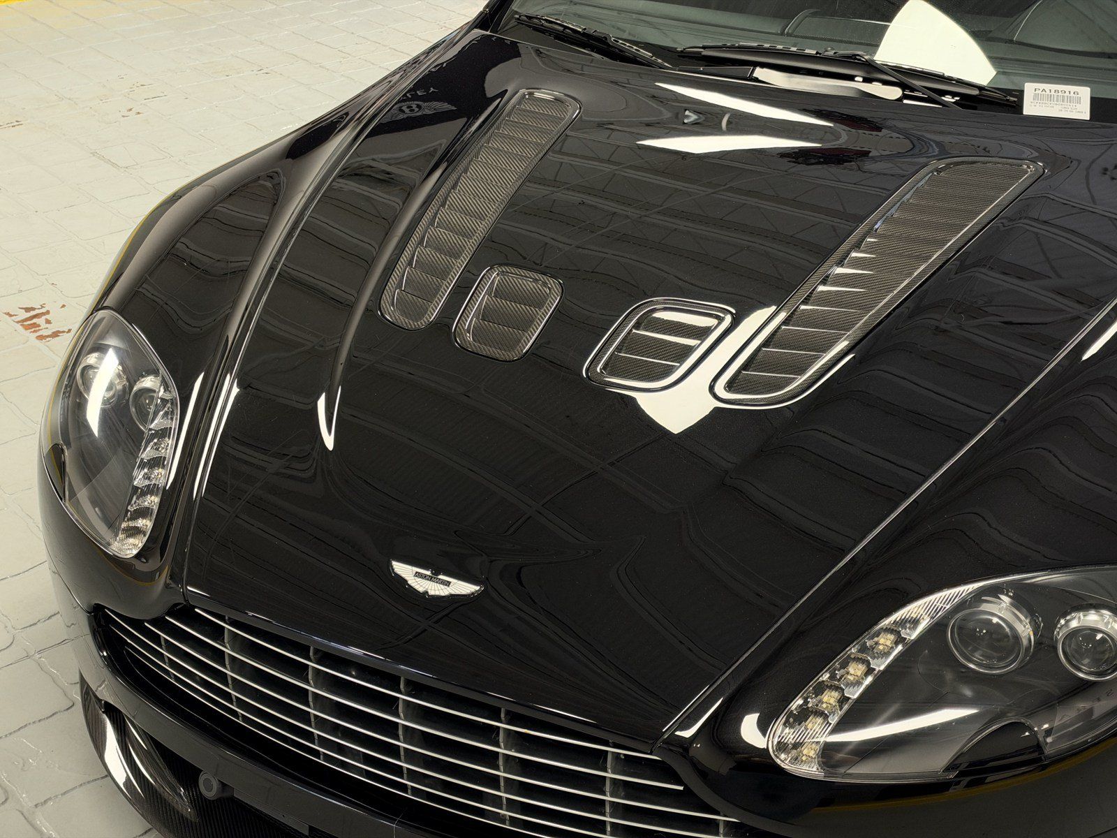 Used 2011 Aston Martin V12 Vantage Carbon Black RWD image 17