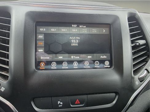 Used 2020 Jeep Cherokee Latitude Plus w/ Cold Weather Group image 14