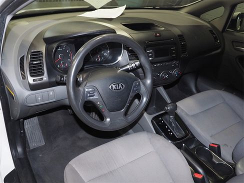 Used 2017 Kia Forte LX image 5