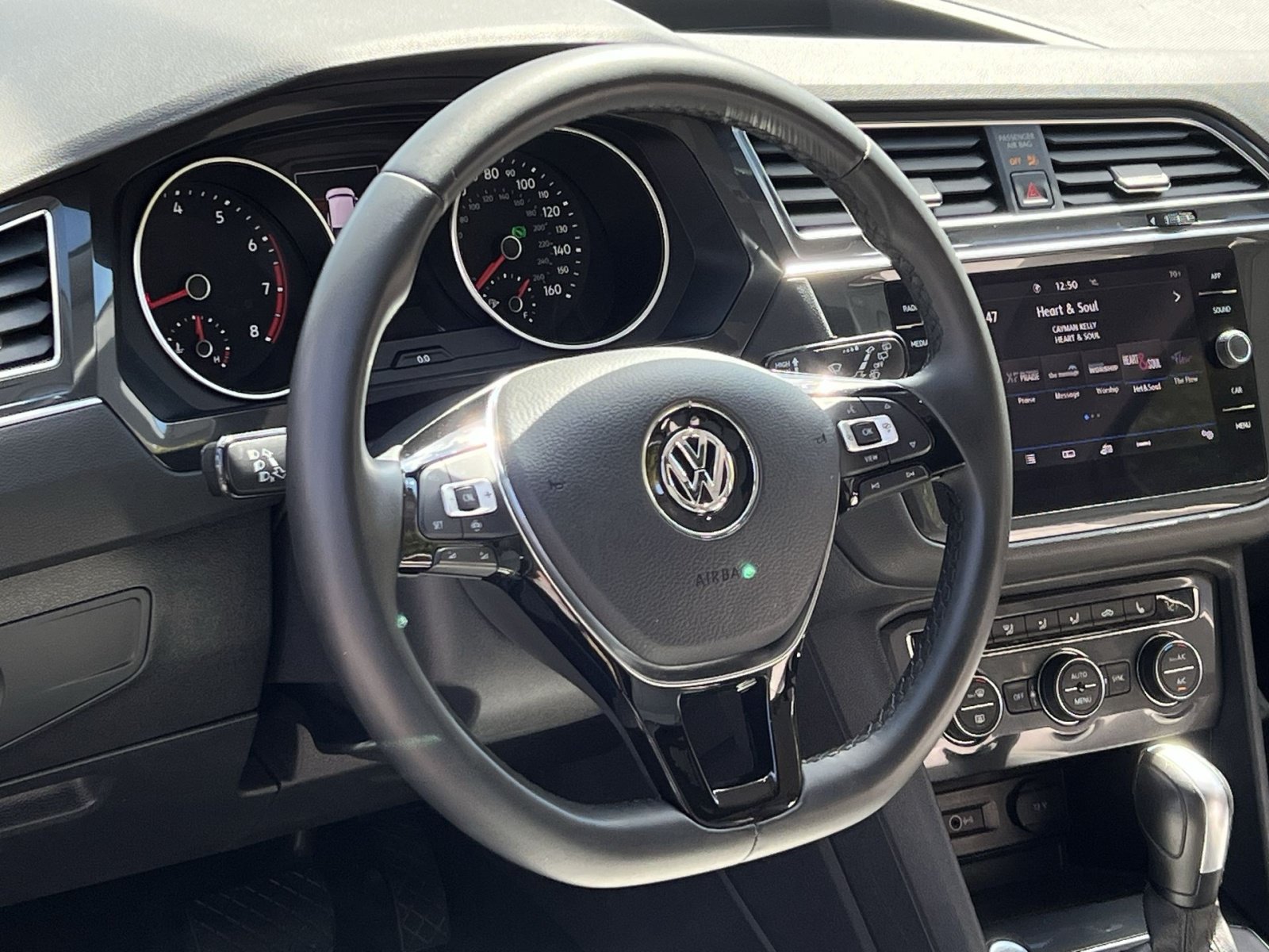 Used 2020 Volkswagen Tiguan SE w/ Panoramic Sunroof Package AWD/4WD image 21