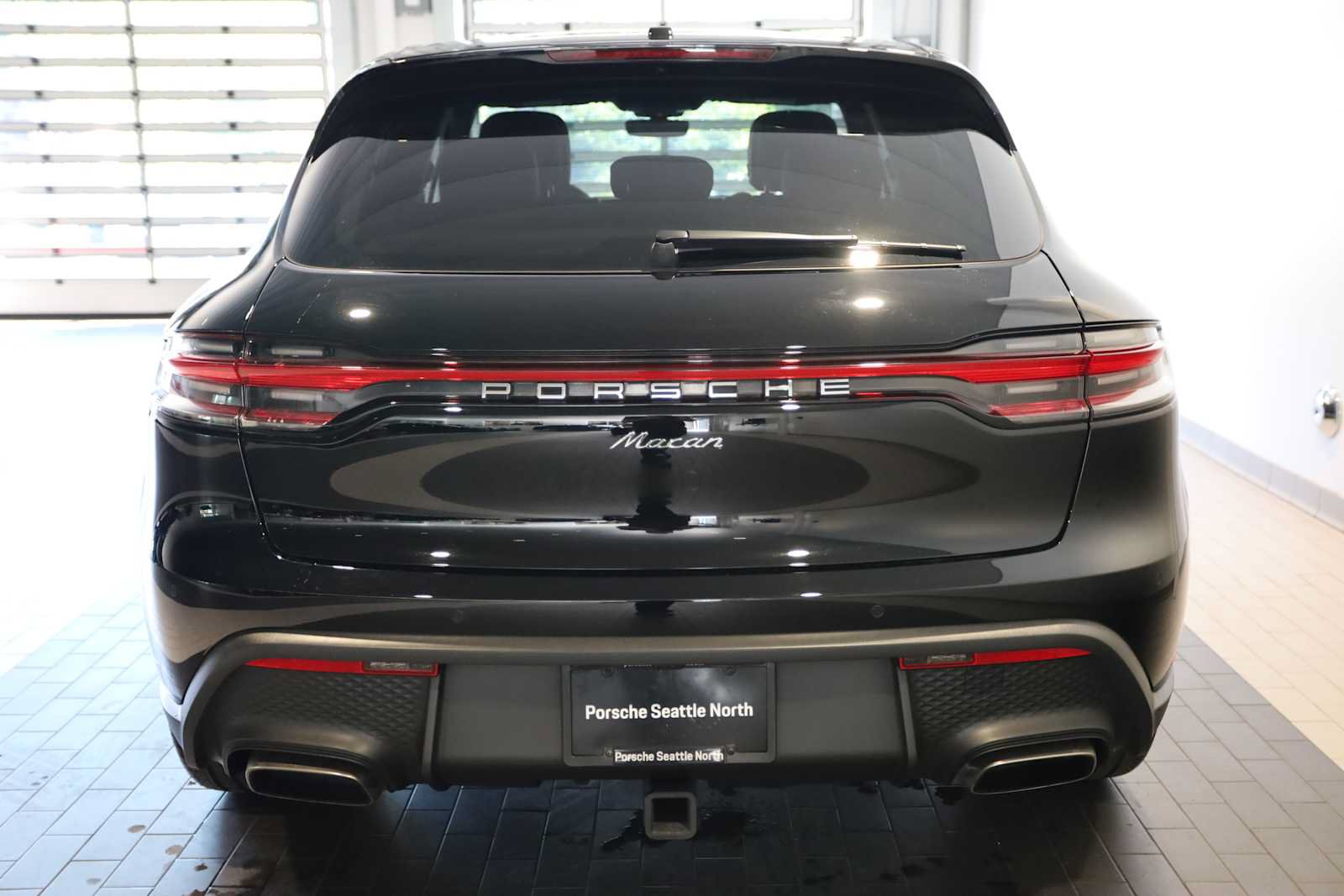 Used 2025 Porsche Macan AWD/4WD image 6