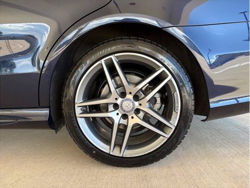 Used 2014 Mercedes-Benz E 350 4MATIC Sedan image 31