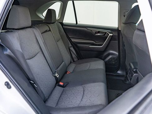 Used 2021 Toyota RAV4 XLE w/ Convenience Package image 15