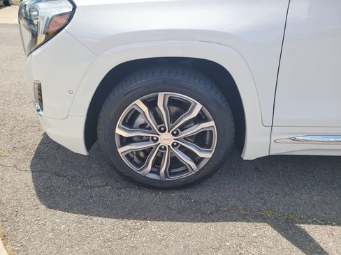 Used 2020 GMC Terrain Denali w/ Denali Premium Package FWD image 9