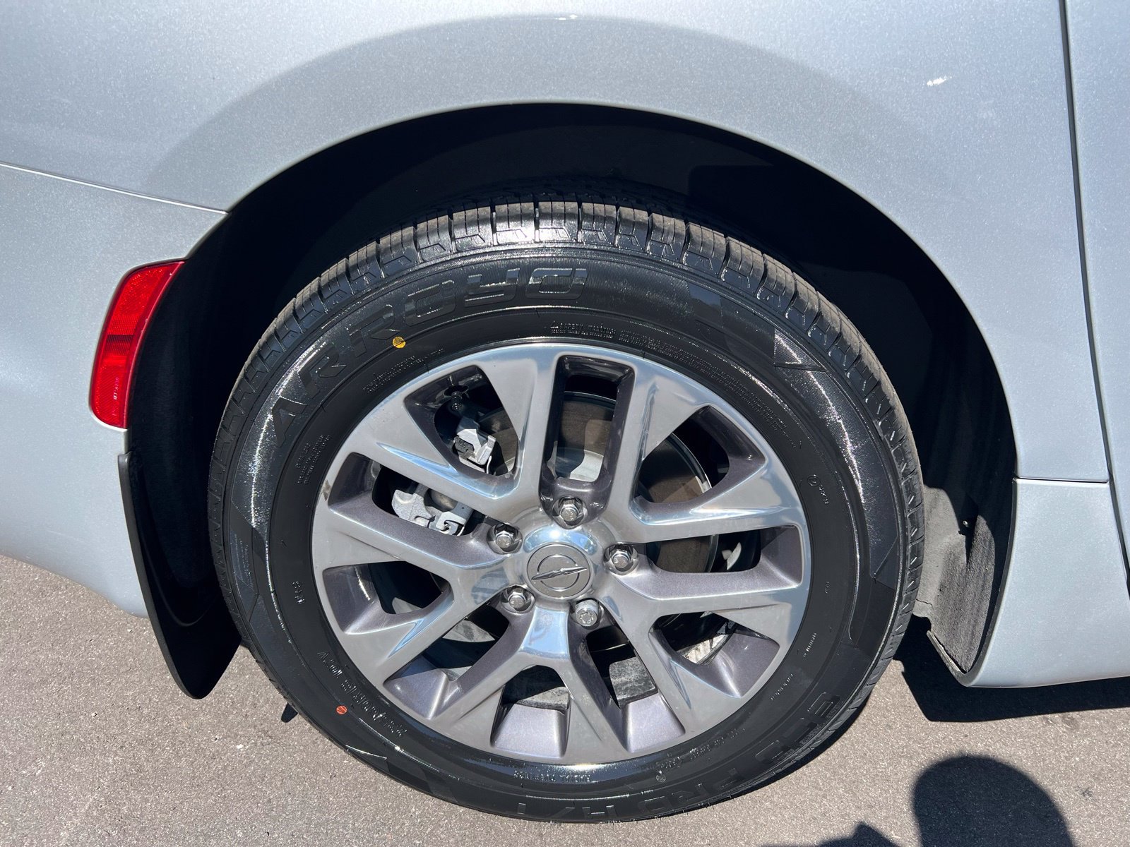 Used 2023 Chrysler Pacifica Pinnacle FWD image 13