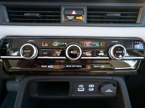 Used 2025 Honda Pilot EX-L image 21