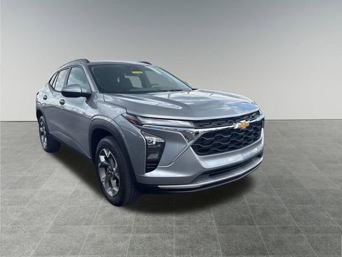 New 2026 Chevrolet Trax LT w/ Driver Confidence Package FWD image 8