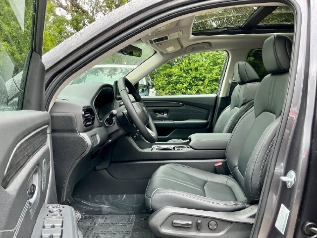 New 2026 Honda Pilot Touring image 9