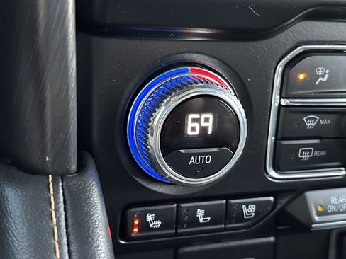 Used 2023 GMC Yukon AT4 image 42