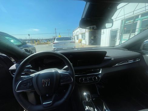 Used 2025 Buick Envista Sport Touring image 33