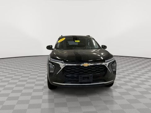 Certified 2025 Chevrolet Trax LT w/ LT Convenience Package image 3