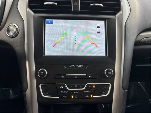 Used 2020 Ford Fusion SE FWD image 34