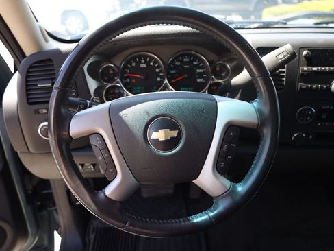 Used 2009 Chevrolet Silverado 1500 LT w/ Power Pack Plus AWD/4WD image 13