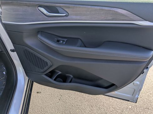 New 2026 Jeep Grand Cherokee Altitude AWD/4WD image 28