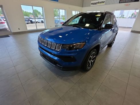 Used 2025 Jeep Compass Limited AWD/4WD image 1