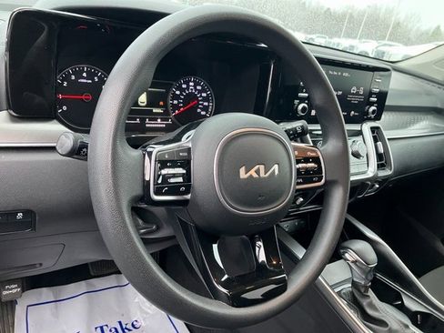 Used 2023 Kia Sorento LX image 10