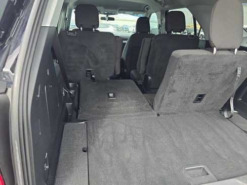 Used 2024 Ford Explorer XLT image 12