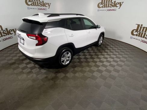 Used 2024 GMC Terrain SLE w/ Driver Convenience Package FWD image 8