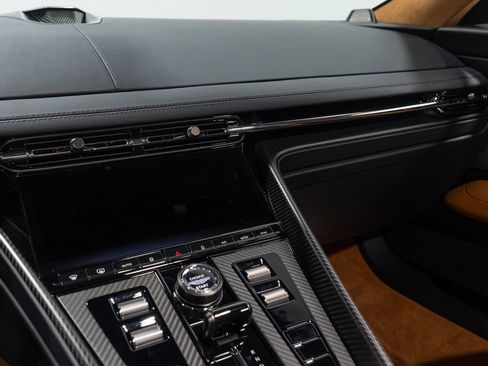 Used 2024 Aston Martin DB12 Convertible image 52