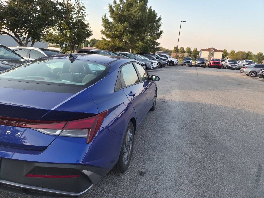 Used 2024 Hyundai Elantra SEL FWD image 6