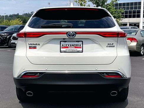 Used 2021 Toyota Venza XLE w/ Softex Package AWD/4WD image 4