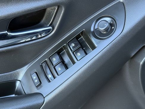 Used 2021 Chevrolet Trax LT w/ LT Convenience Package image 13