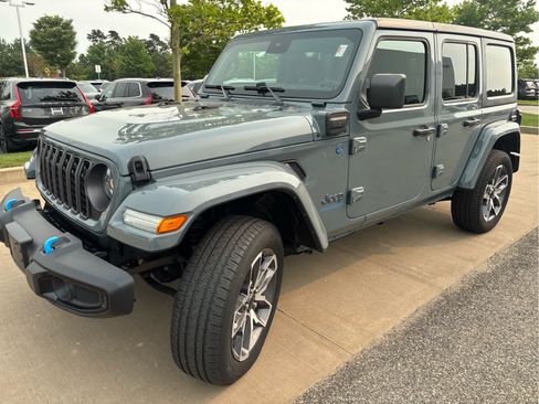 Used 2024 Jeep Wrangler Unlimited w/ Convenience Group AWD/4WD image 5