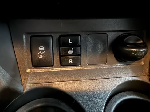 Used 2011 Toyota RAV4 Limited w/ Limited Extra Value Pkg FWD image 9