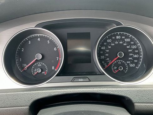 Used 2016 Volkswagen Golf S image 29