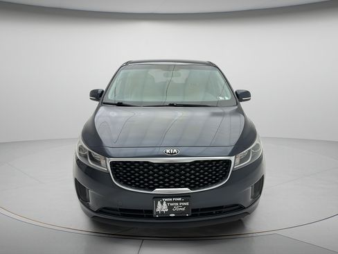 Used 2017 Kia Sedona LX FWD image 2