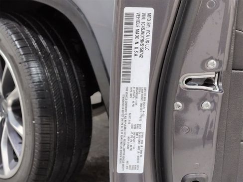 Used 2022 Jeep Wagoneer Series III w/ Premium Group I image 39